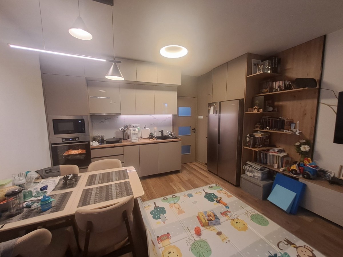 Prodaje se renoviran, kompletno namjesten jednosoban stan, Stari aerodrom, Podgorica